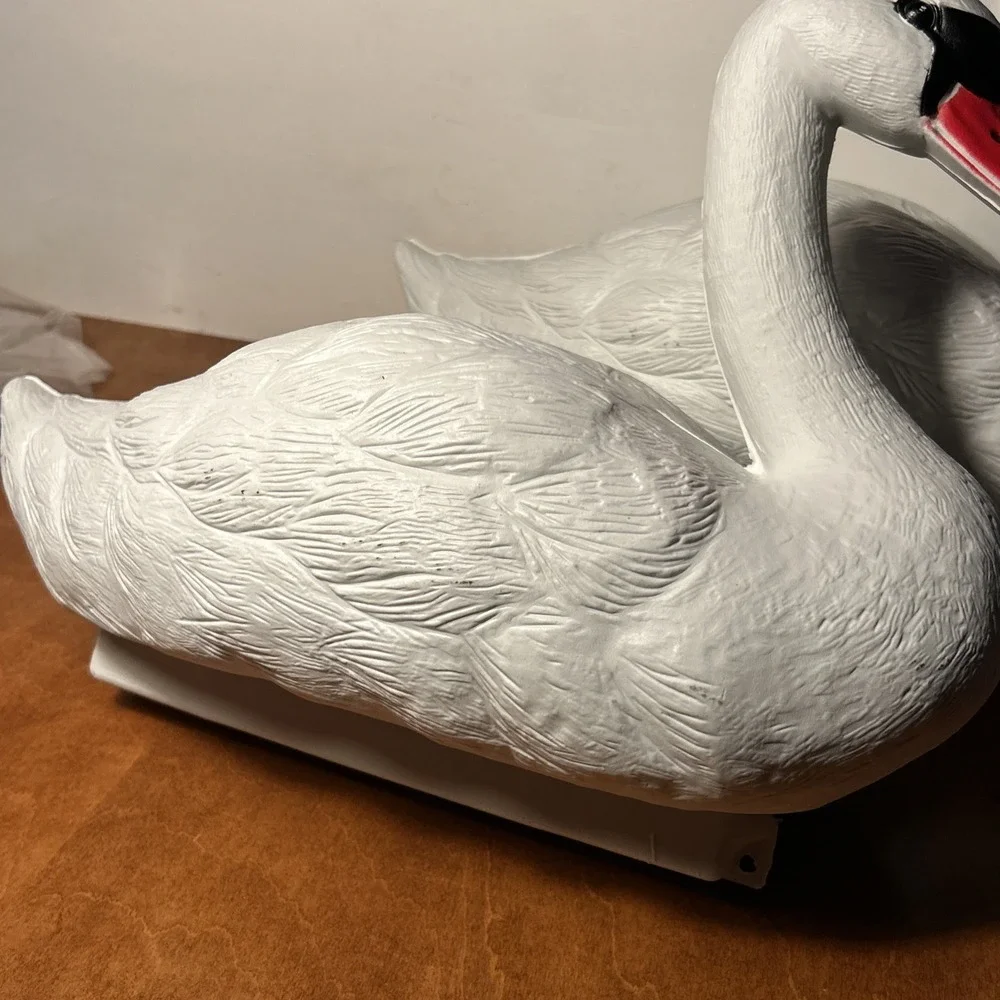 N/A swan plastic